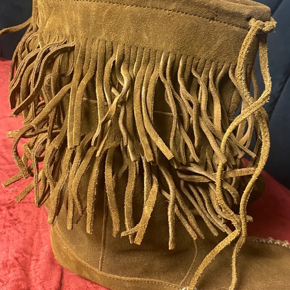 Minnetonka Fringed Suede Moccasin Boots - Picture 6 of 11